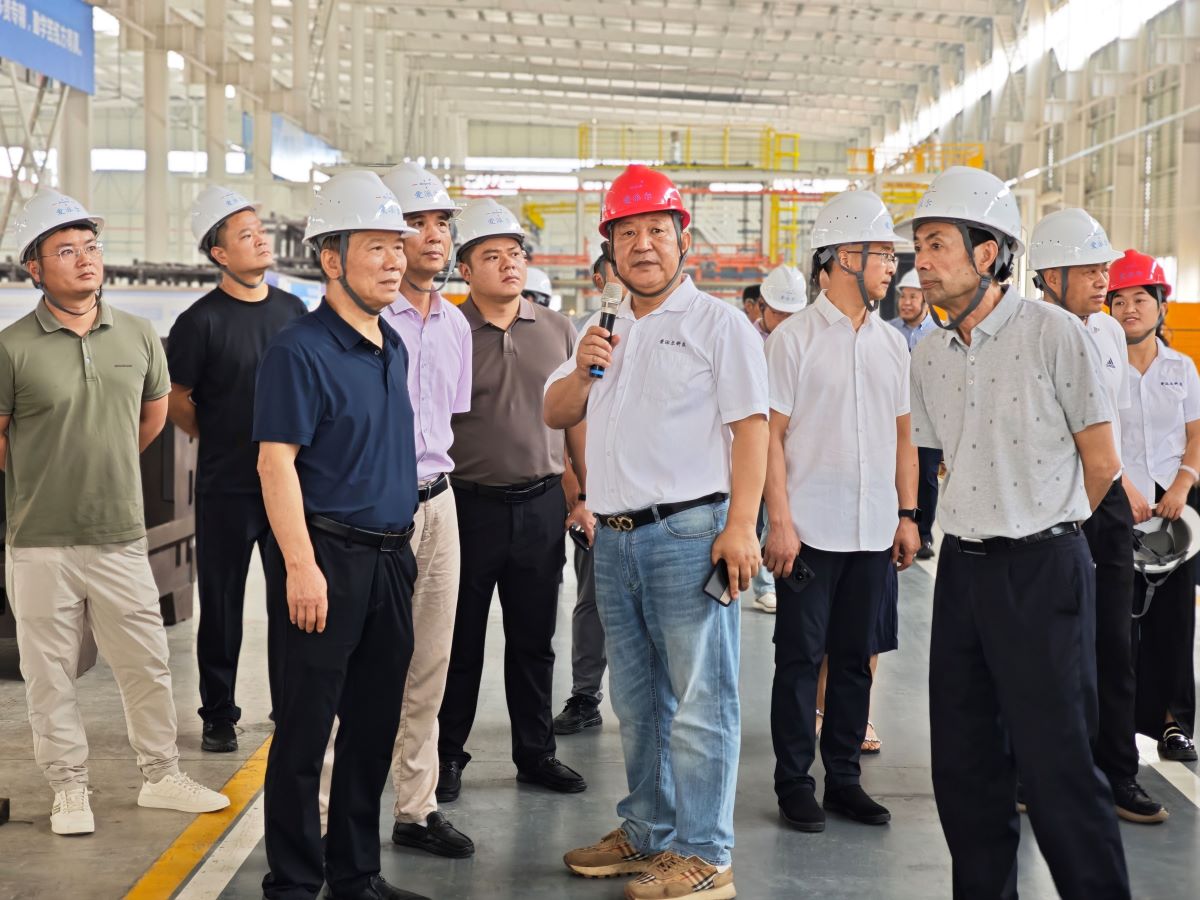 對標先進，共謀發(fā)展——新化縣企業(yè)家代表團赴婁星產(chǎn)業(yè)開發(fā)區(qū)考察學(xué)習(xí)